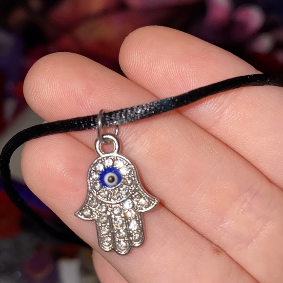 HAMSA HAND EVIL EYE NECKLACE - Picture 4 of 4